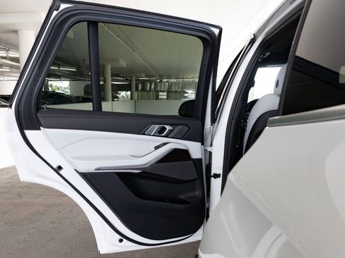 Certified 2023 BMW X5 sDrive40i w/ Premium Package image 19