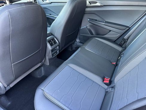 New 2026 Volkswagen Taos SE FWD image 11