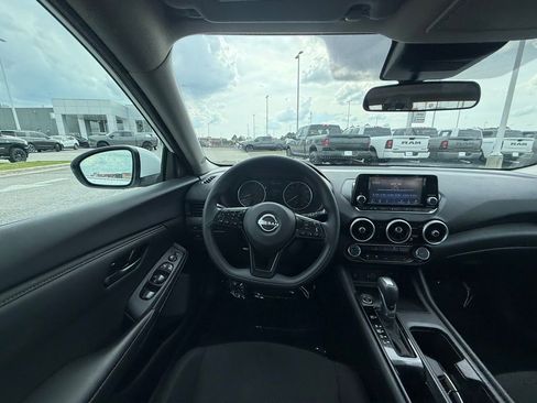 Used 2025 Nissan Sentra S image 13