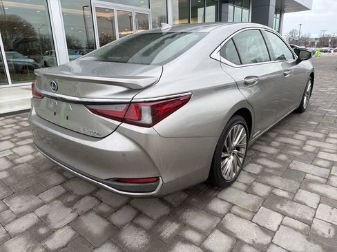 Used 2019 Lexus ES 300h w/ Accessory Package 2 image 5