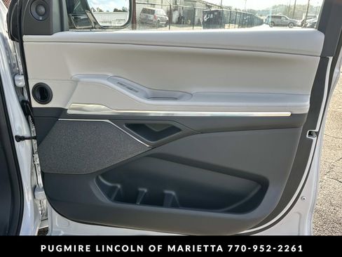 New 2026 Lincoln Navigator L Reserve AWD/4WD image 14