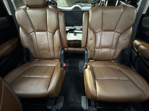 Used 2022 Subaru Ascent Touring w/ Popular Package #2A image 5