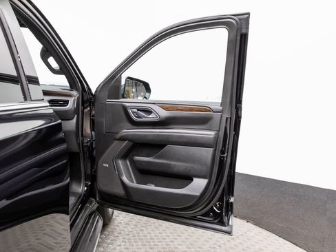 Used 2024 Chevrolet Suburban Premier image 40