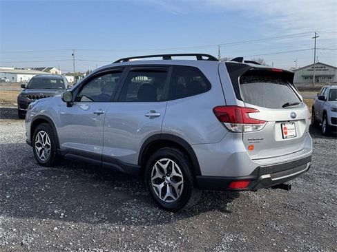 Used 2024 Subaru Forester Premium image 4