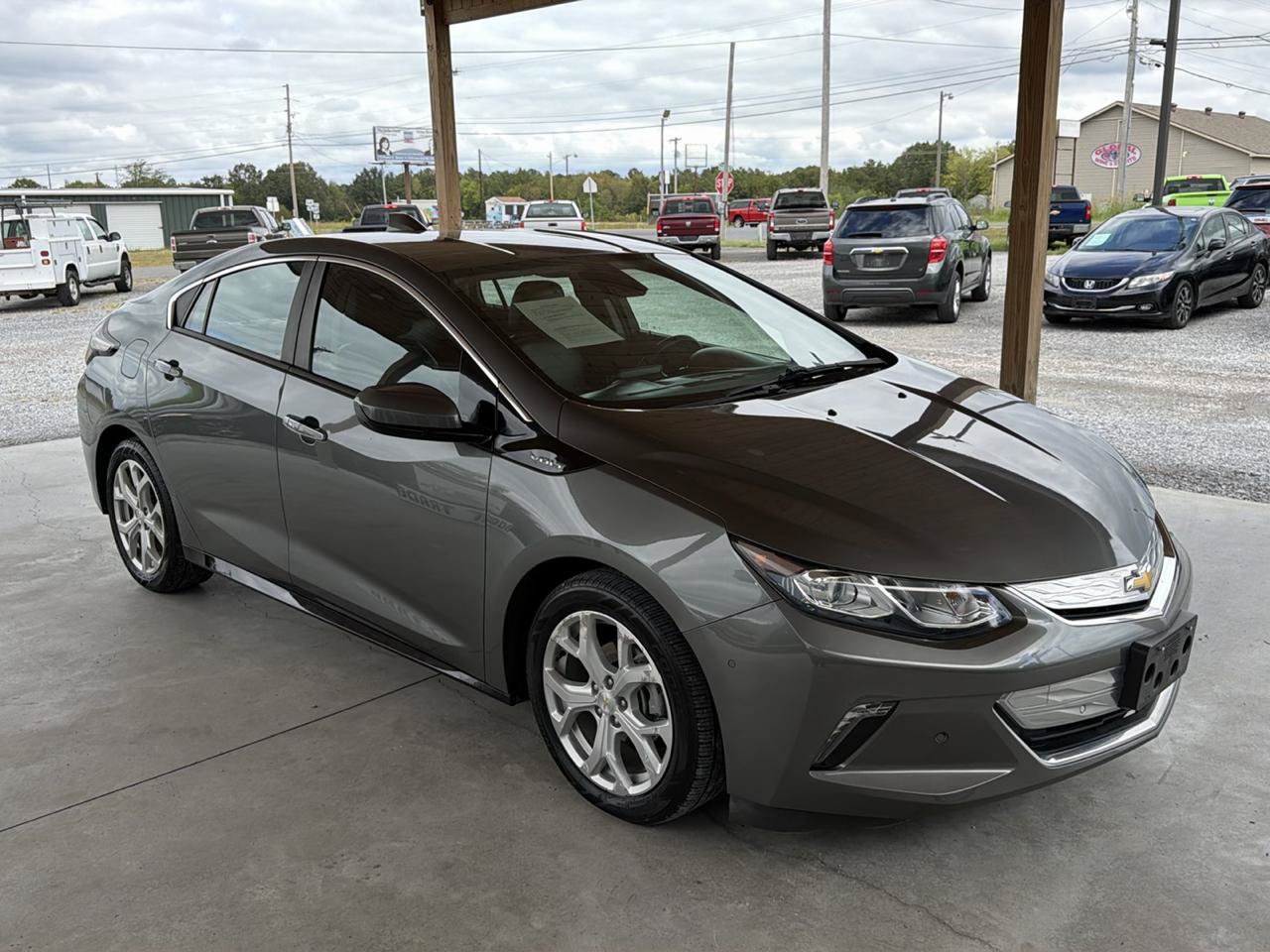 Used 2017 Chevrolet Volt Premier w/ Driver Confidence II Package FWD image 7