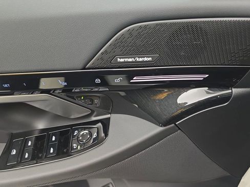 New 2026 BMW 530i xDrive w/ M Sport Package image 14