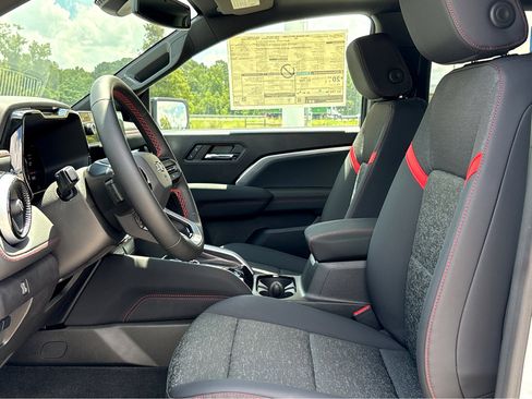 New 2024 Chevrolet Colorado Z71 w/ Z71 Convenience Package 2 image 17