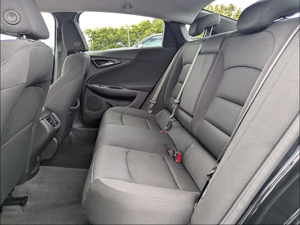 Used 2025 Chevrolet Malibu LT FWD image 14
