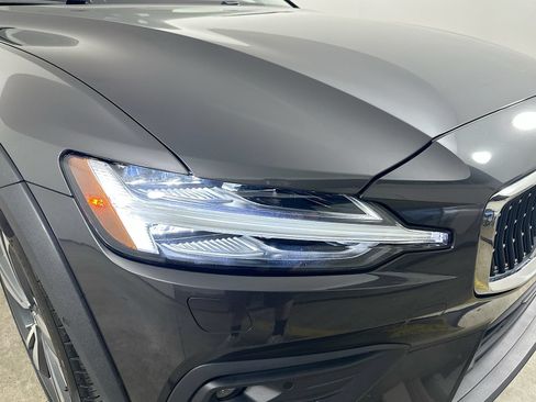 Used 2025 Volvo V60 B5 Cross Country Plus AWD/4WD image 9