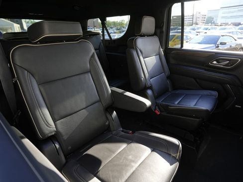 Used 2023 Chevrolet Suburban Premier RWD image 32