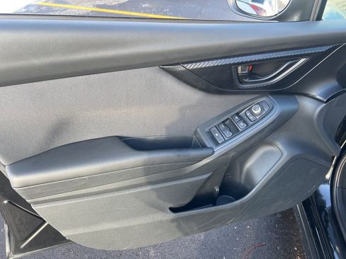 Used 2022 Subaru Crosstrek 2.0i Premium image 7