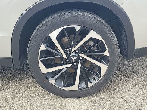 Used 2024 Mitsubishi Outlander FWD image 18