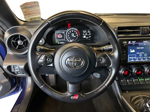 Used 2023 Toyota GR86 RWD image 12