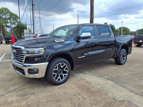 Used 2025 RAM 1500 Laramie AWD/4WD image 24