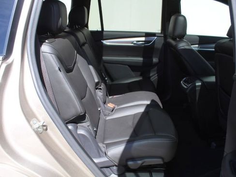 Used 2022 Cadillac XT6 Luxury w/ LPO, Floor Liner Package image 37