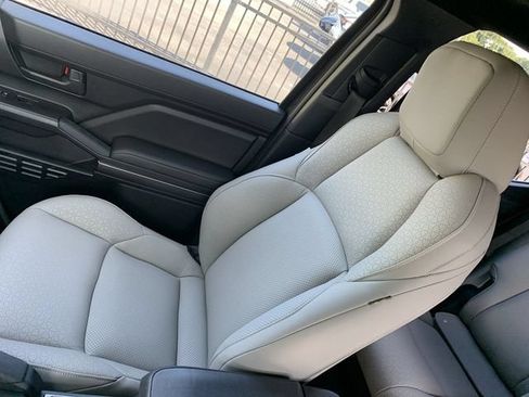 Used 2025 Toyota 4Runner SR5 AWD/4WD image 29