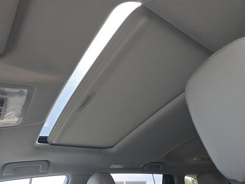 Used 2019 Toyota Highlander XLE image 26