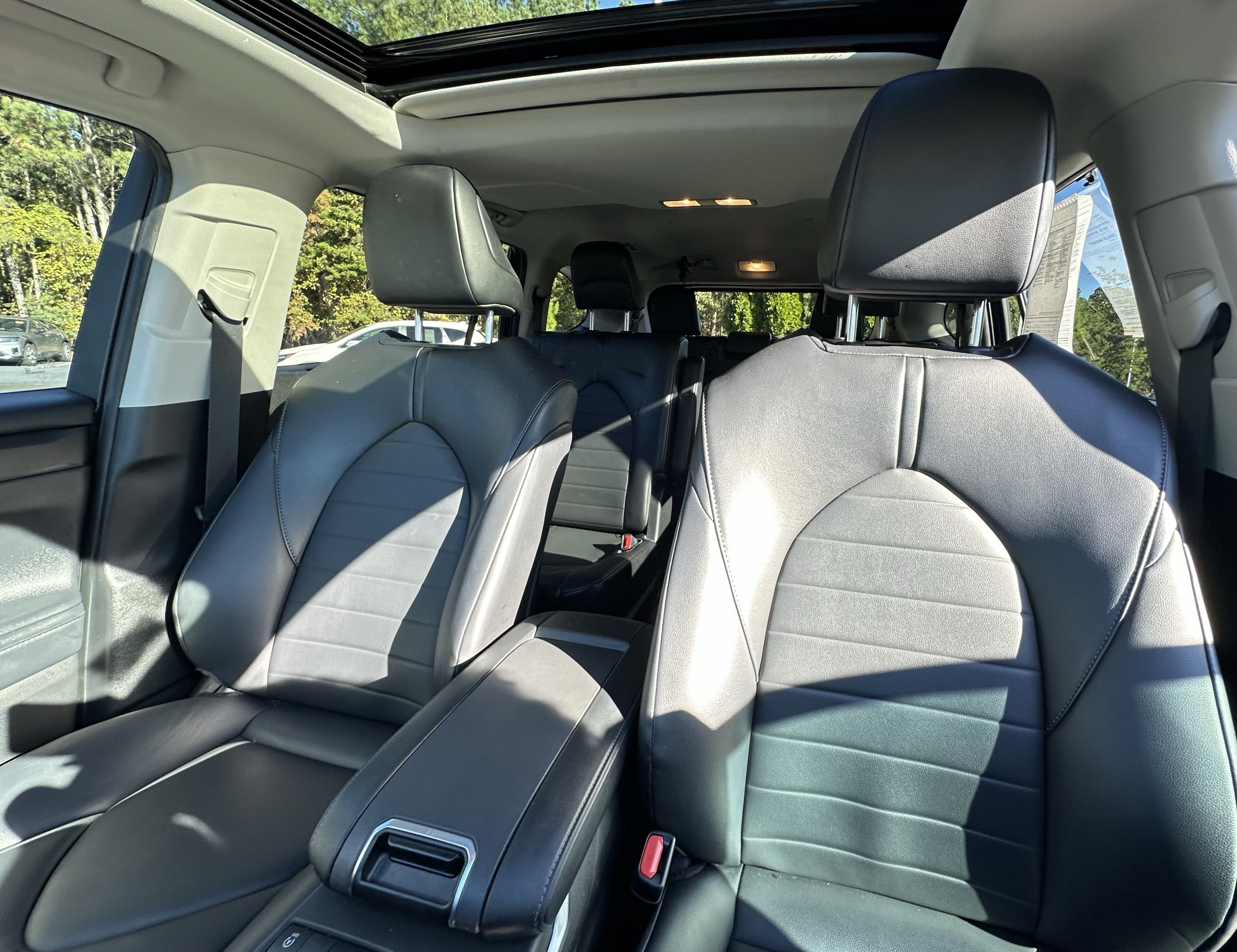 Used 2022 Toyota Highlander XLE FWD image 8