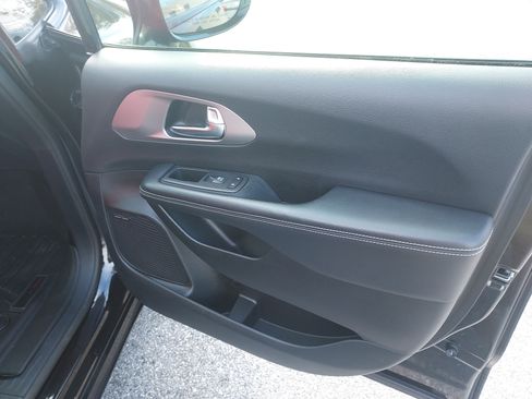 Used 2020 Chrysler Pacifica Limited w/ Quick Oder Package 2EV RED-S image 30