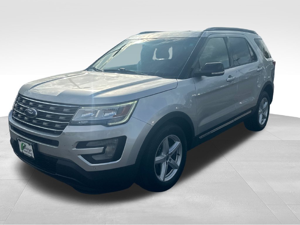 Used 2016 Ford Explorer XLT w/ Equipment Group 202A AWD/4WD image 8