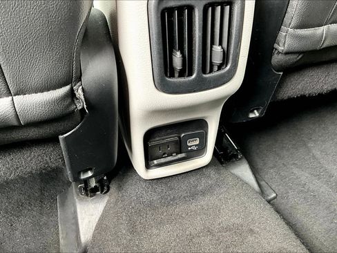 Used 2018 Jeep Compass Latitude w/ Popular Equipment Group FWD image 10