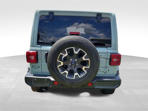 Used 2024 Jeep Wrangler Unlimited Sahara w/ Technology Group AWD/4WD image 9