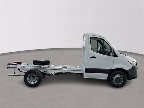 Used 2024 Mercedes-Benz Sprinter 4500 image 4