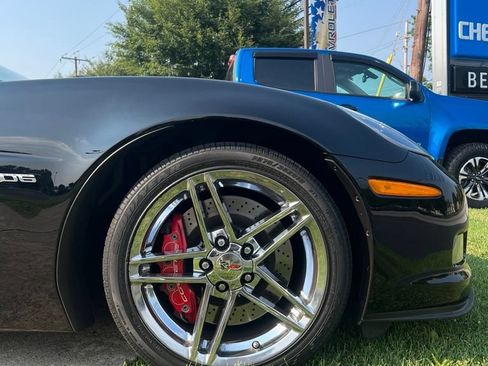 Used 2008 Chevrolet Corvette Z06 w/ Preferred Equipment Group RWD image 4