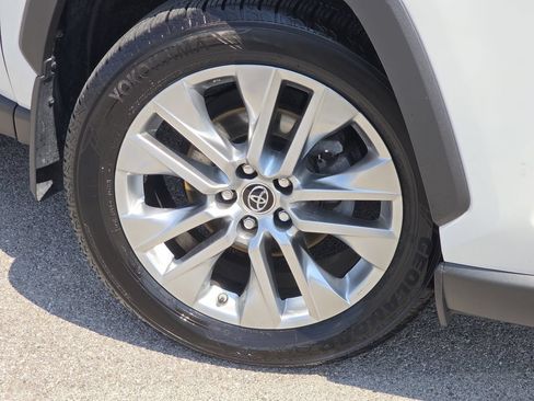 Used 2019 Toyota RAV4 Limited w/ Advanced Technology Package AWD/4WD image 7