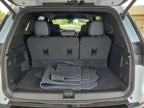 New 2026 GMC Acadia Denali w/ Super Cruise Package FWD image 7