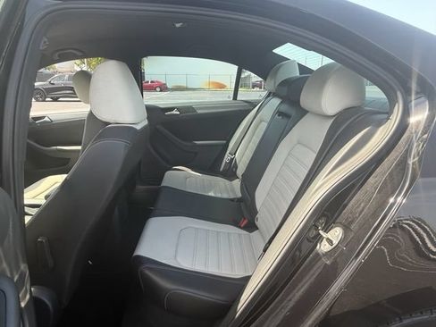Used 2016 Volkswagen Jetta Sport FWD image 11