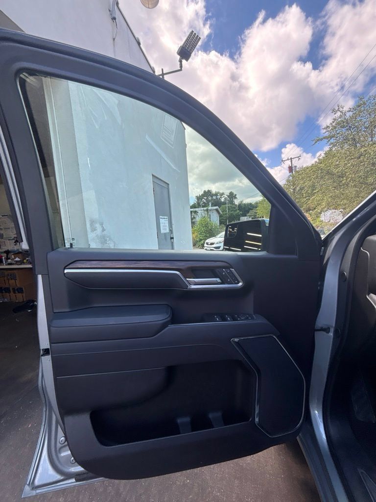 Used 2025 GMC Sierra 1500 SLT RWD image 11