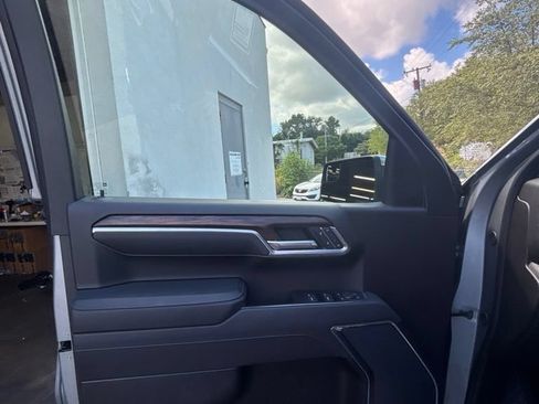 Used 2025 GMC Sierra 1500 SLT RWD image 11