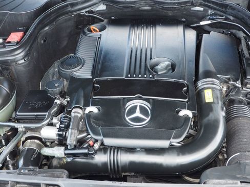 Used 2013 Mercedes-Benz C 250 Sedan image 11