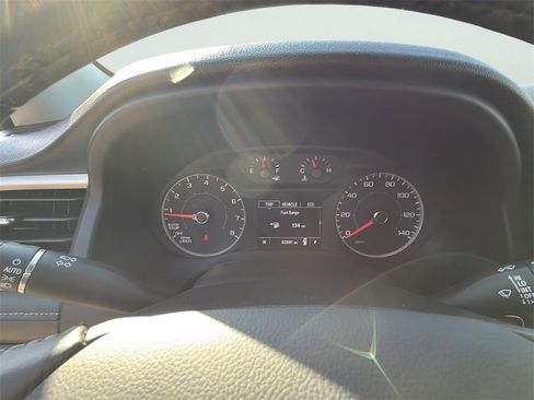 Used 2019 GMC Acadia SLE image 23