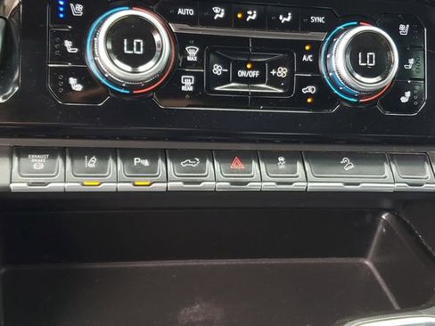 Used 2024 GMC Sierra 3500 Denali w/ Denali Reserve Package AWD/4WD image 24