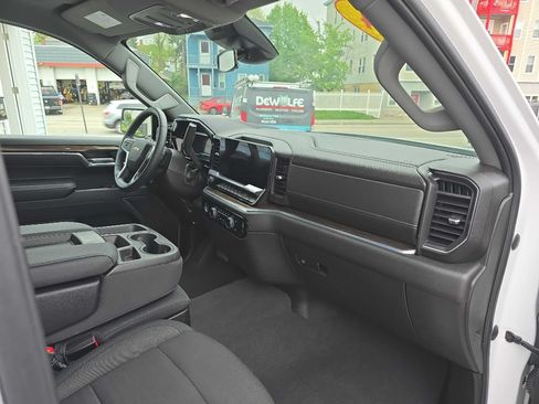 Used 2024 Chevrolet Silverado 1500 LT AWD/4WD image 14