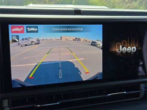 Used 2025 Jeep Gladiator Mojave w/ Convenience Group image 25