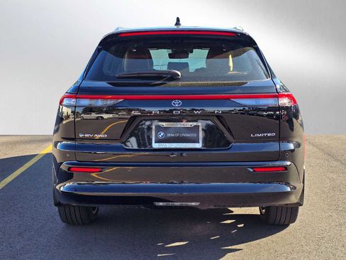 Used 2025 Toyota Crown Signia w/ Advanced Technology Package image 4