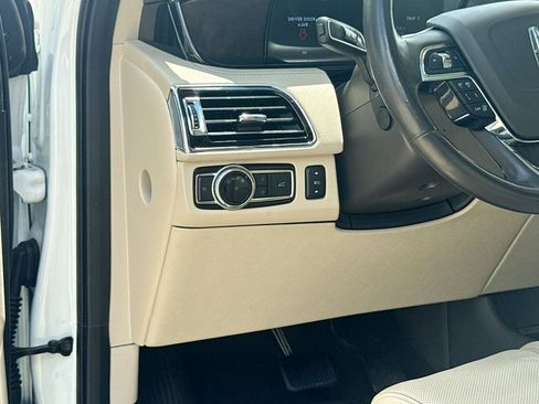 Used 2020 Lincoln Navigator Reserve w/ Luxury Package AWD/4WD image 17