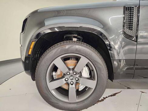 Used 2025 Land Rover Defender 130 X-Dynamic SE AWD/4WD image 17