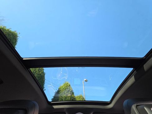 Used 2017 Porsche Macan image 32