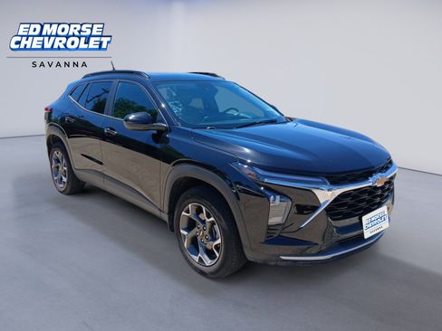 Used 2025 Chevrolet Trax LT w/ Sunroof Package FWD image 7