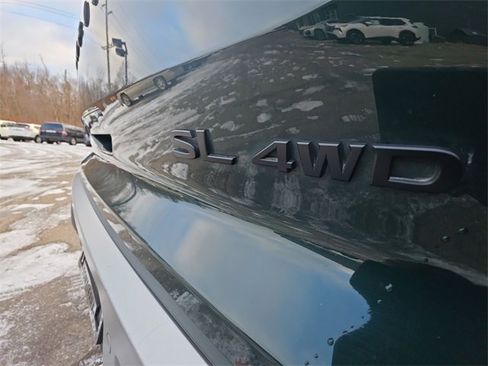 Certified 2023 Nissan Pathfinder SL w/ Black Appearance Package image 27