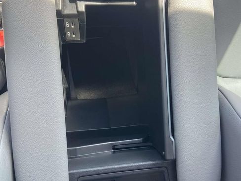 Used 2025 Toyota Sienna XLE w/ XLE Plus Package FWD image 29