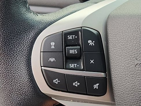 Used 2021 Ford Explorer XLT w/ Equipment Group 202A AWD/4WD image 22