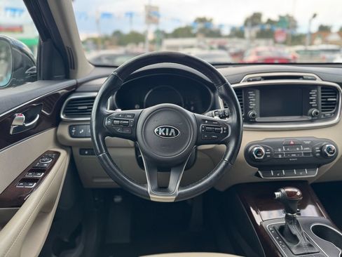 Used 2017 Kia Sorento EX AWD/4WD image 14