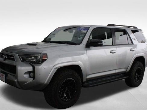 Used 2020 Toyota 4Runner TRD Off-Road AWD/4WD image 10