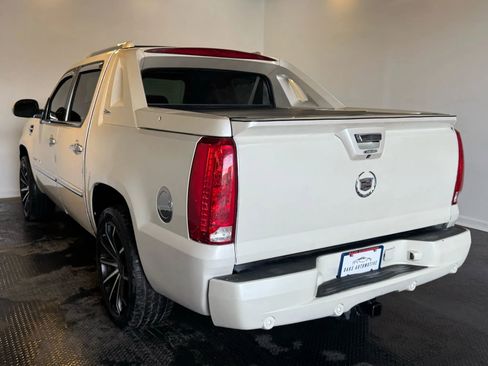 Used 2011 Cadillac Escalade EXT Premium image 6