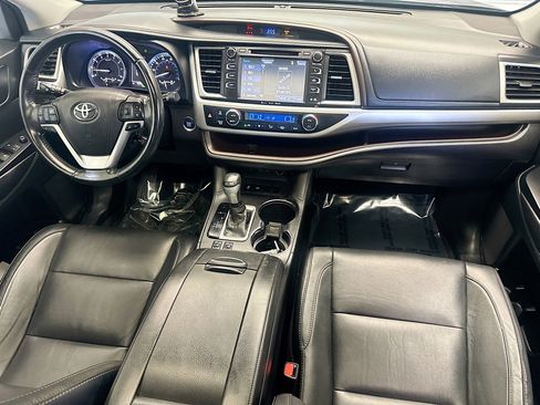 Used 2017 Toyota Highlander XLE image 12